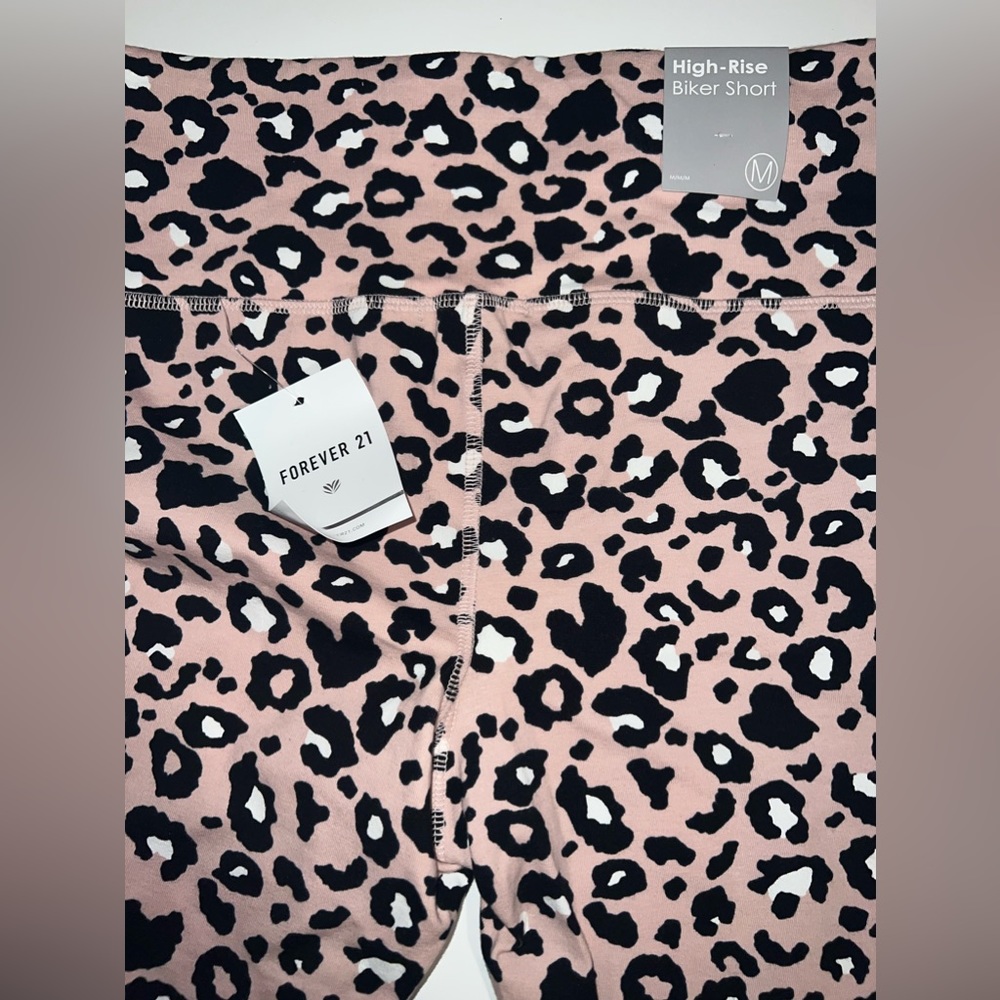 FOREVER 21 - Picture 2 of 2